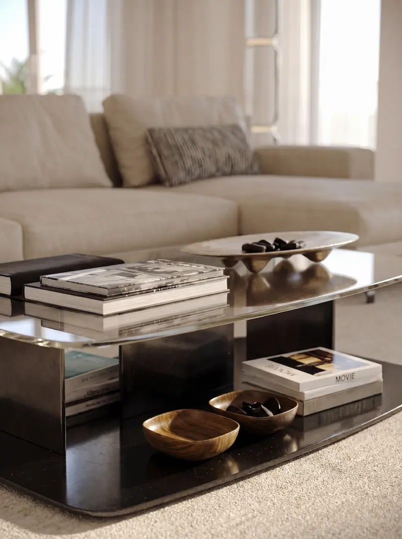 Dettaglio living trilocale con arredi contemporanei in Mia Tower
