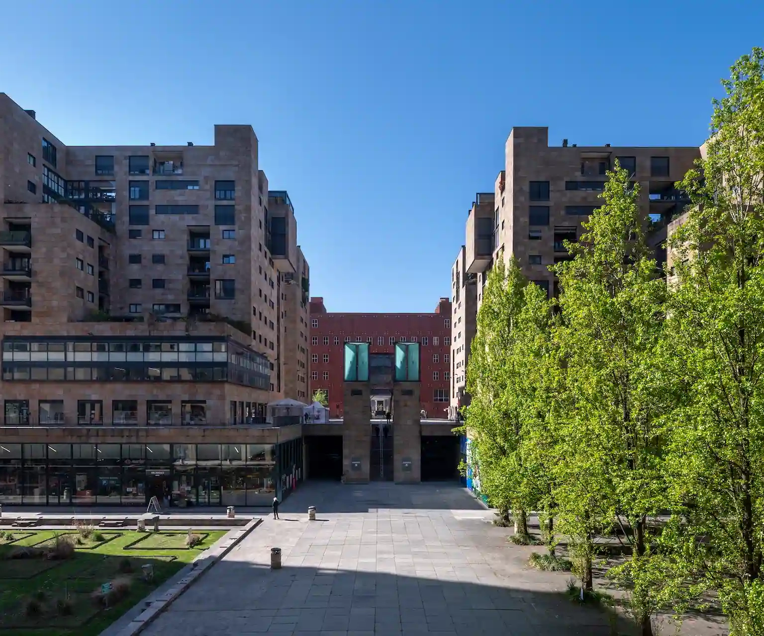 Dettaglio Piazza Trivulziana Milano Bicocca